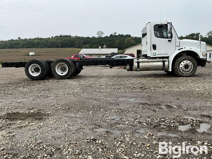 2010-freightliner-business-class-m2-112-image-4