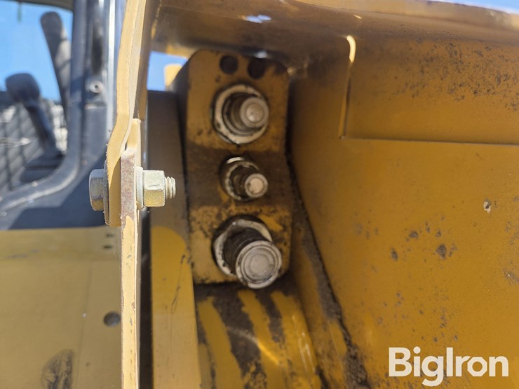 2016-caterpillar-236d-image-9