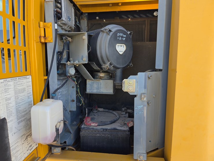 deere-225d-lc-image-36