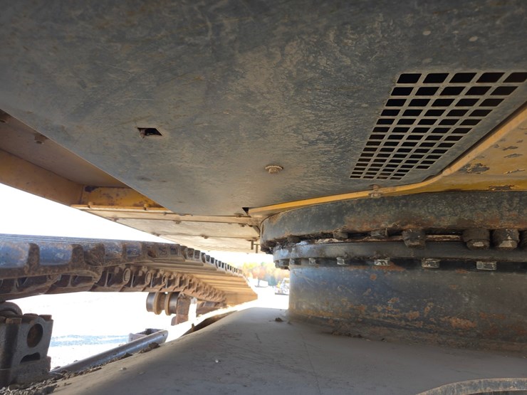 deere-225d-lc-image-40