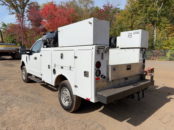 2018-ford-f250-xl-image-3