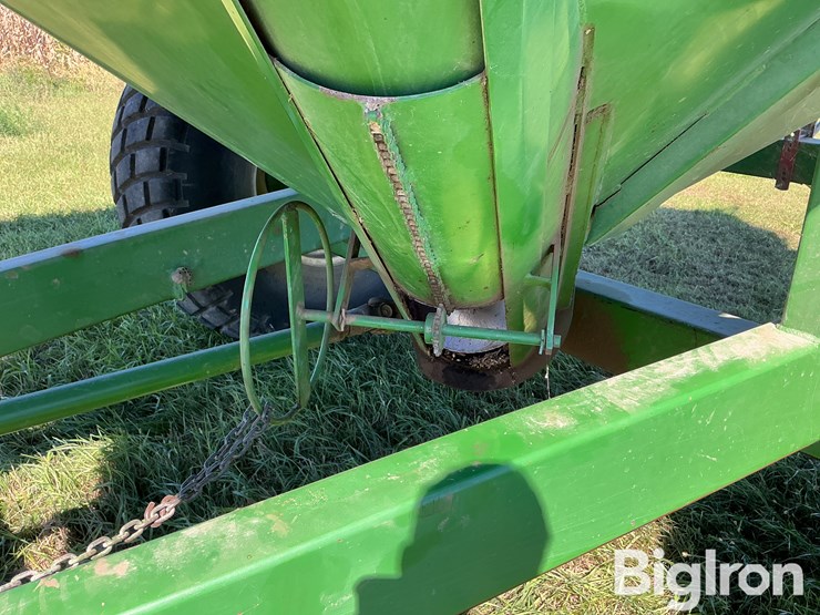united-farm-tools-4565-grain-cart-image-17
