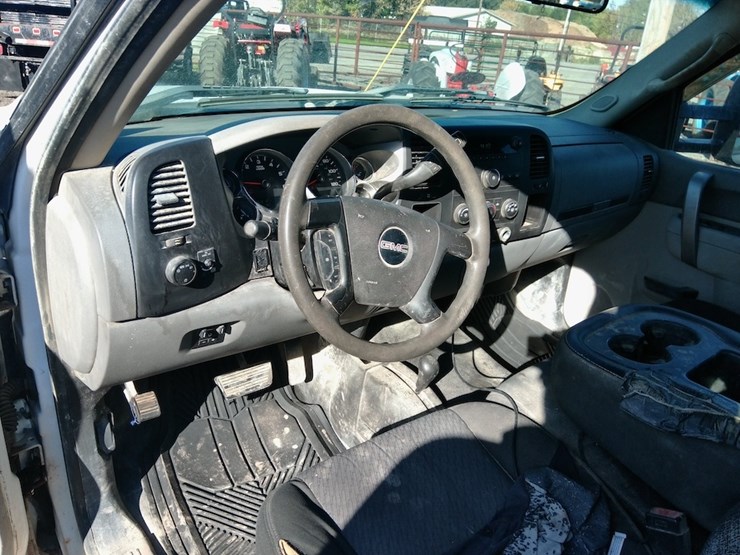 2010-gmc-2500hd-image-11