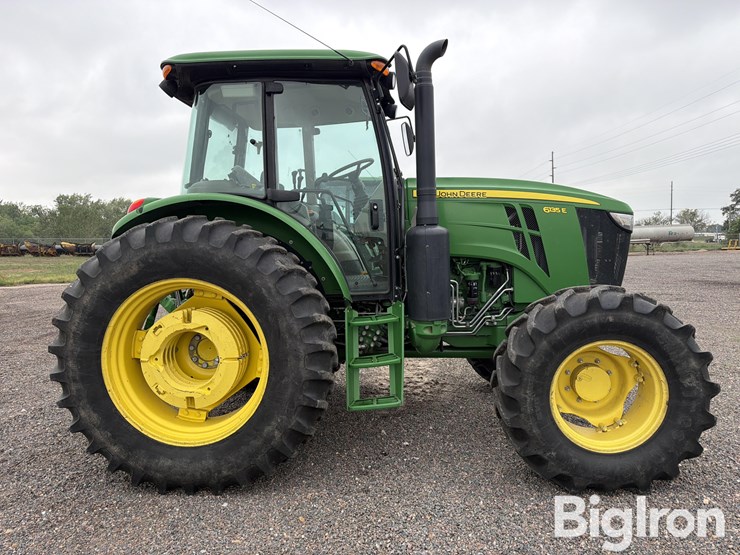 2019-john-deere-6135e-image-4