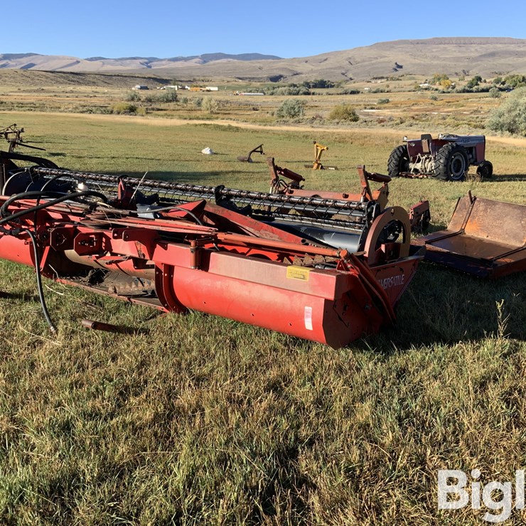 1984 VERSATILE 4814