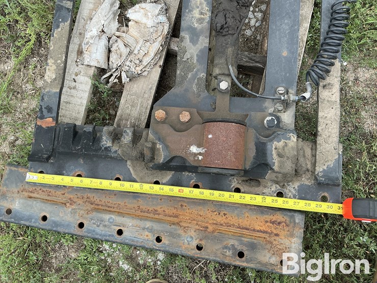 5th-wheel-sliding-bracket-image-16