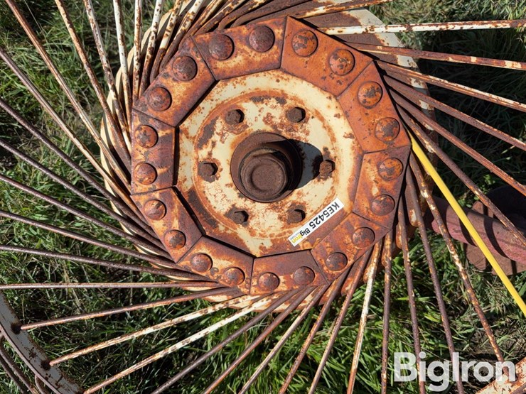 side-delivery-rake-wheels-image-13