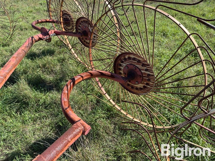 tonutti-10-wheel-3-pt-v-rake-image-11