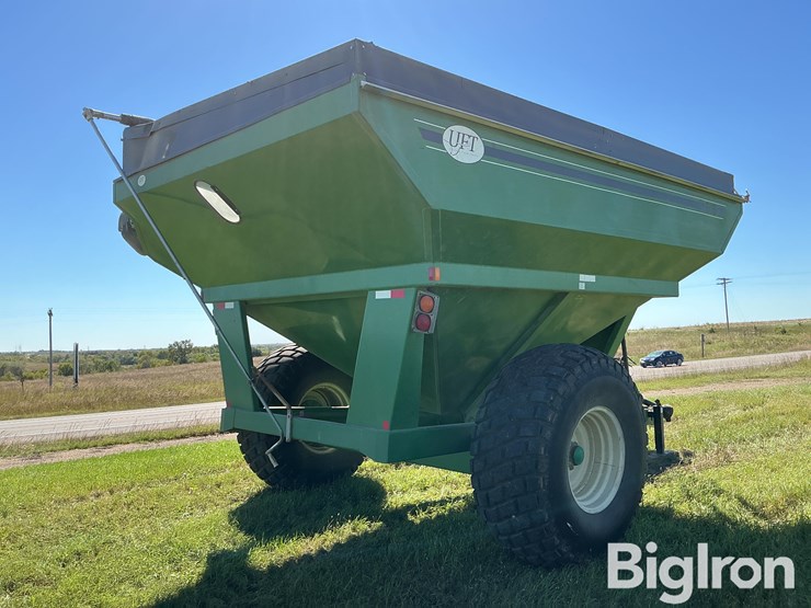 united-farm-tools-4565-grain-cart-image-5