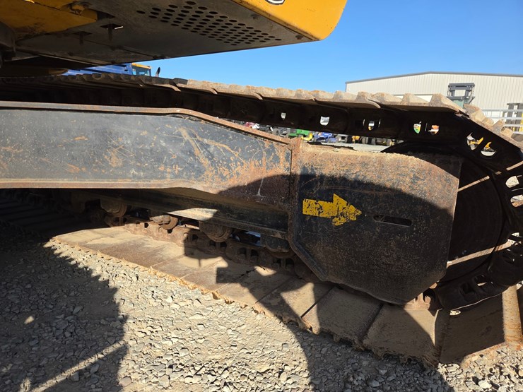 deere-225d-lc-image-46