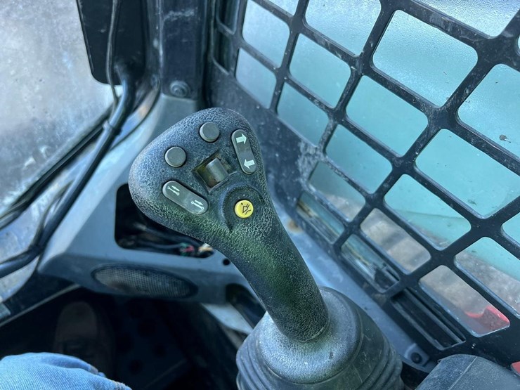 2022-bobcat-t740-image-19