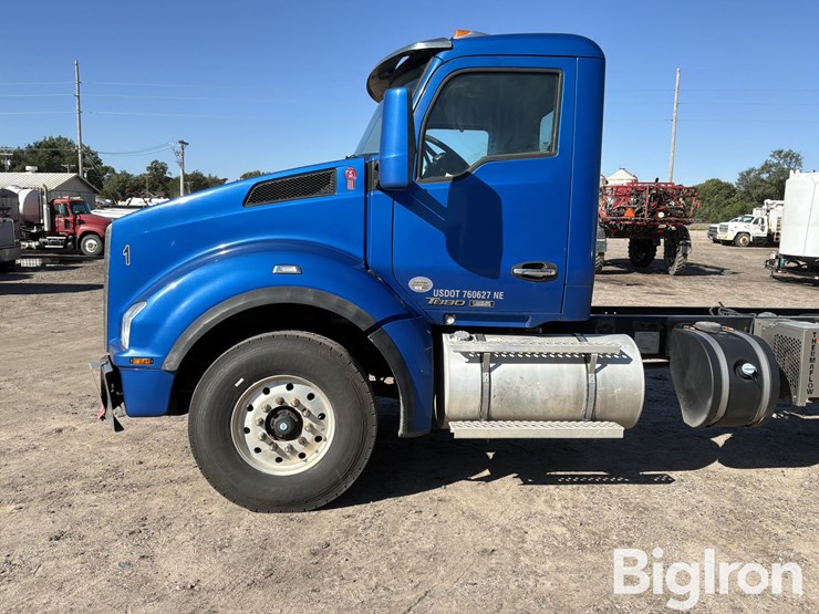 2020-kenworth-t880-image-18