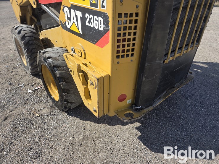 2016-caterpillar-236d-image-19