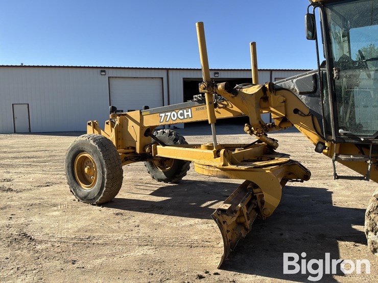 2003-deere-770ch-image-14