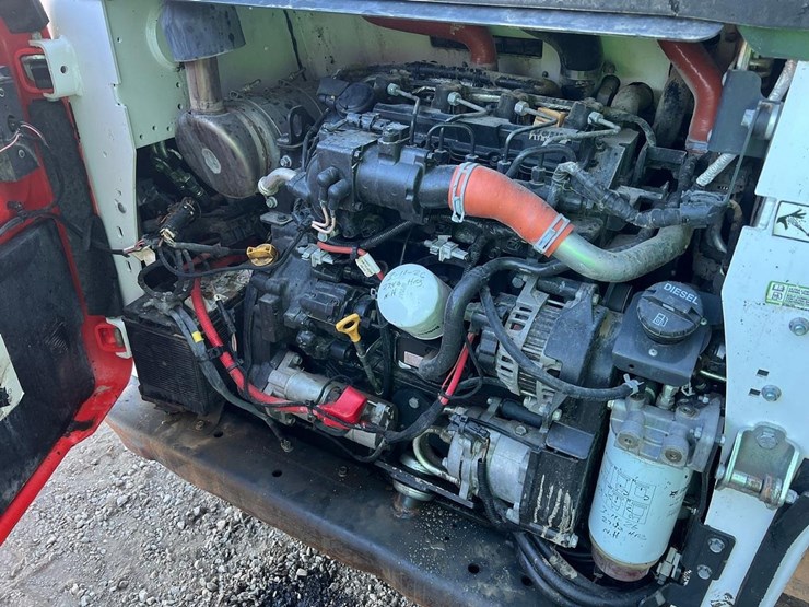 2022-bobcat-t740-image-14