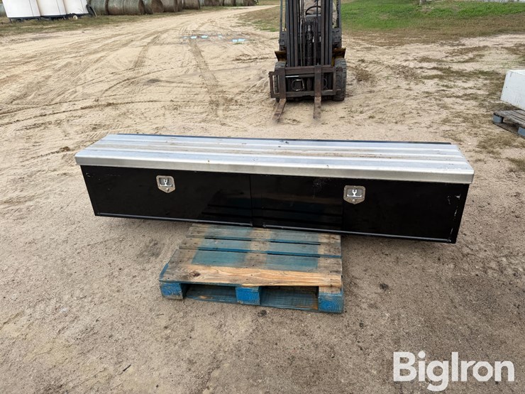 harbor-8'-aluminum-toolbox-image-2