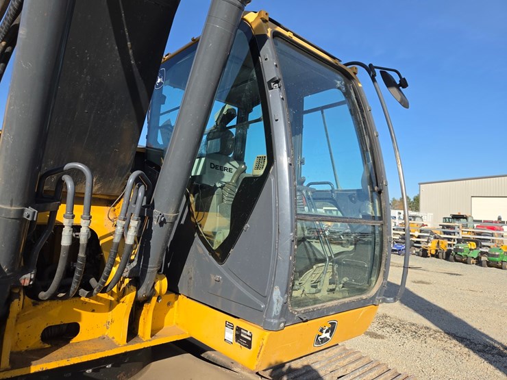 deere-225d-lc-image-49