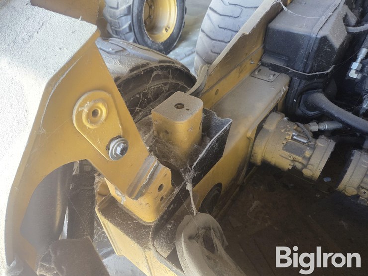 caterpillar-236d-image-15