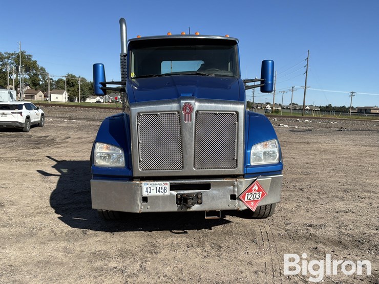 2020-kenworth-t880-image-2