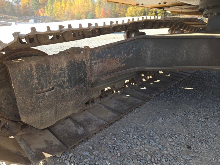 deere-225d-lc-image-47