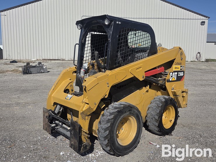 2016-caterpillar-236d-image-1