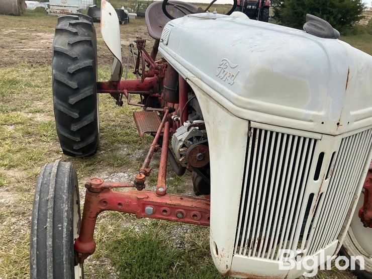 1947-ford-8n-image-10