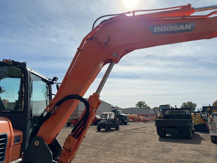 2019-doosan-dx85r-3-image-11
