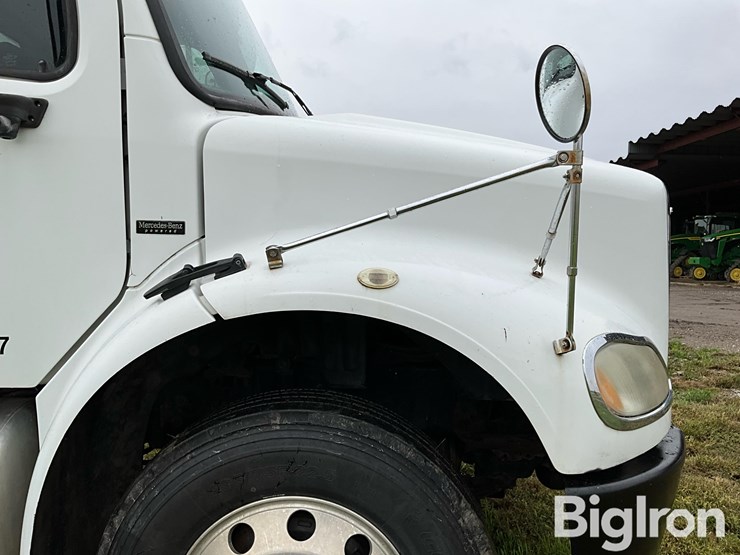 2010-freightliner-business-class-m2-112-image-19