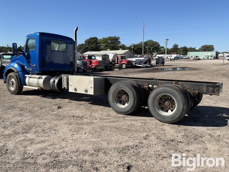 2020-kenworth-t880-image-7