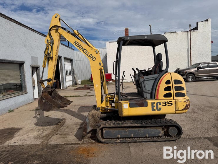 new-holland-ec35-image-8