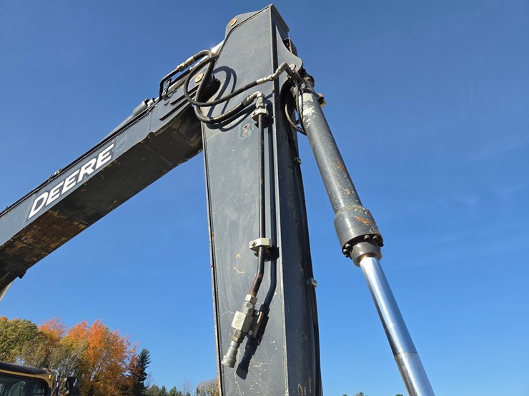 deere-225d-lc-image-16