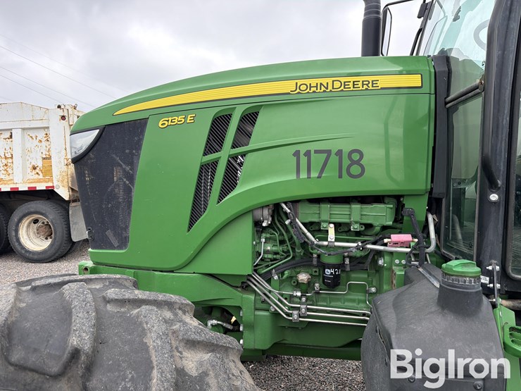 2019-john-deere-6135e-image-13