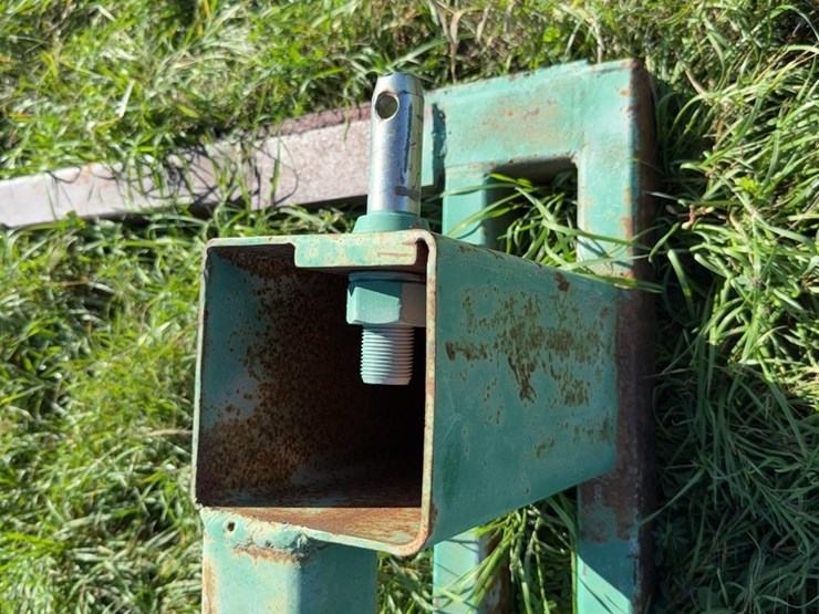 shop-built-54”-3-pt-mounted-bale-fork-image-14