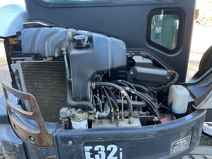 bobcat-e32-image-17