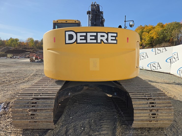 deere-225d-lc-image-4