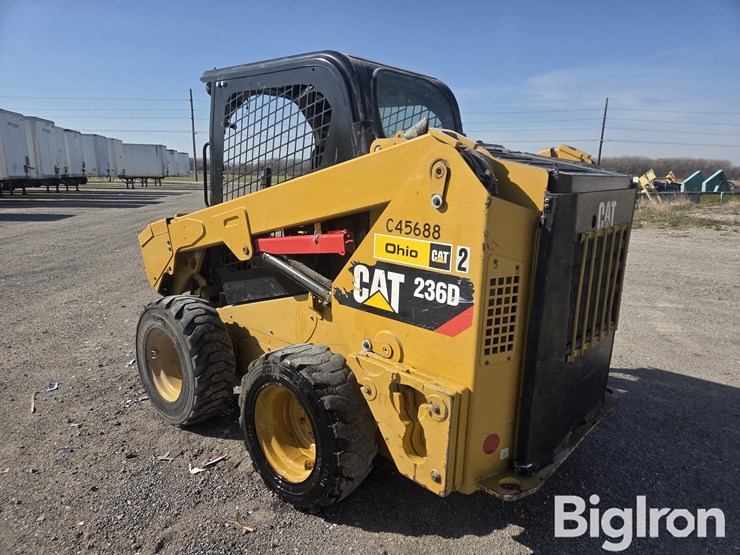 2016-caterpillar-236d-image-7