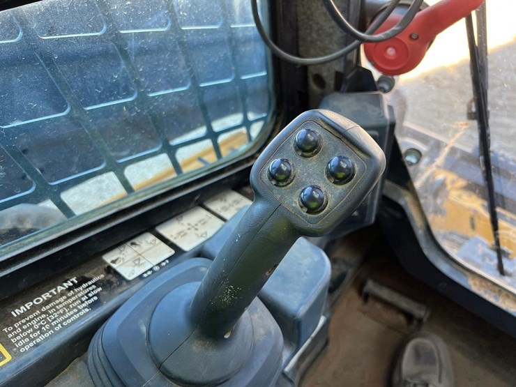 2024-deere-331g-image-22