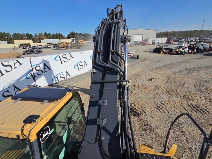 deere-225d-lc-image-25