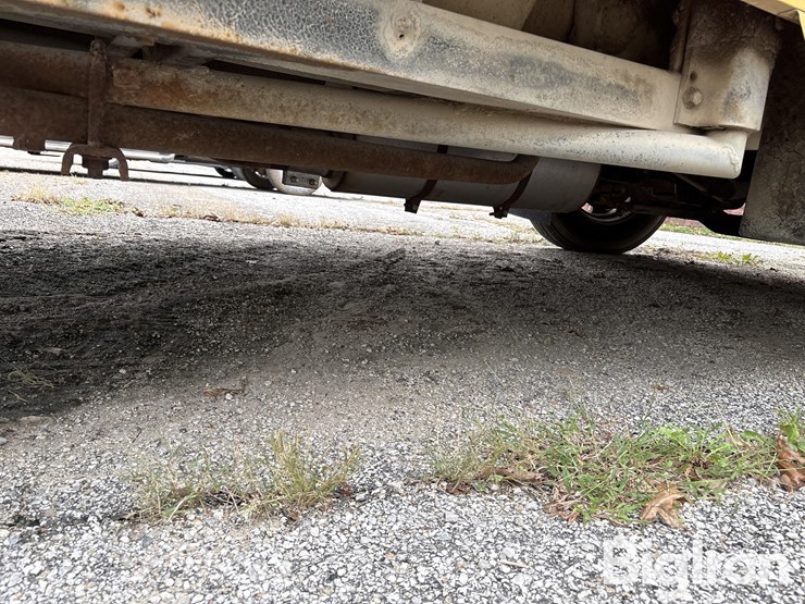 1991-international-3800-2wd-school-bus-image-17