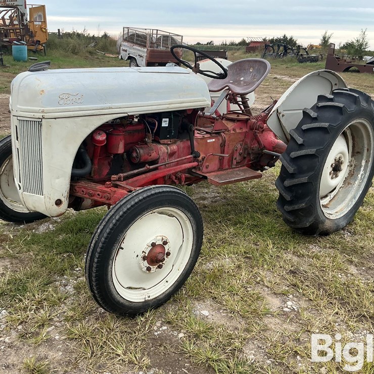 1947 FORD 8N
