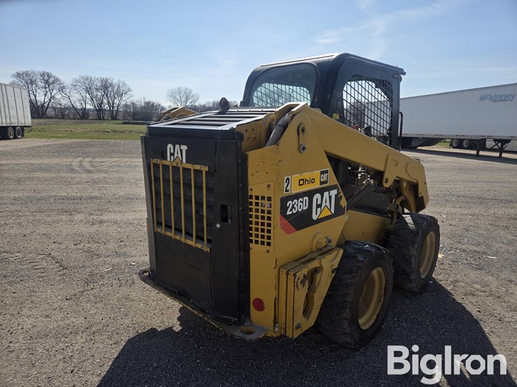 2016-caterpillar-236d-image-5
