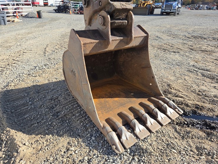 deere-225d-lc-image-10