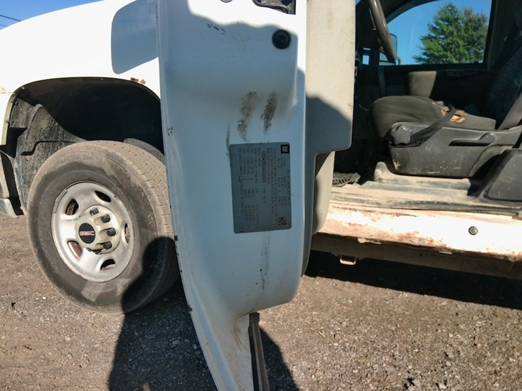 2010-gmc-2500hd-image-18