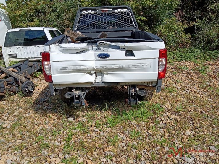 2022-ford-f350-xl-image-2