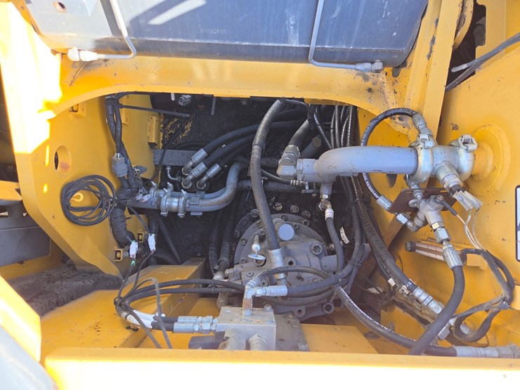 deere-225d-lc-image-24