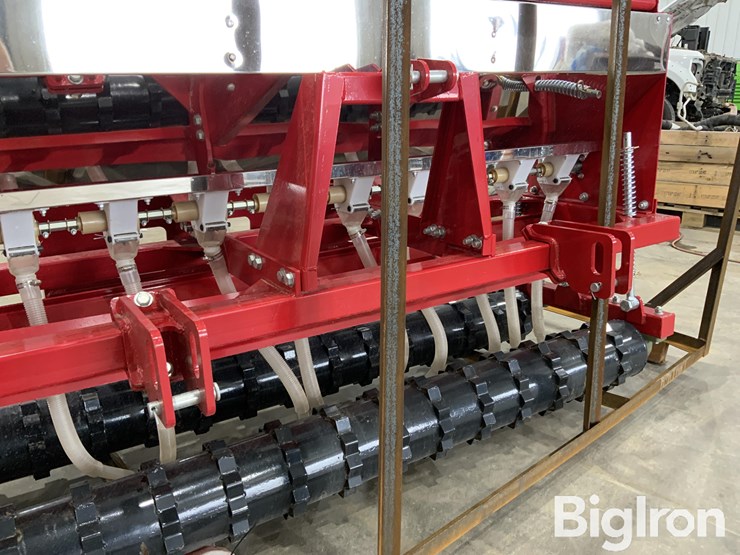 2026-massey-ferguson-730-image-11