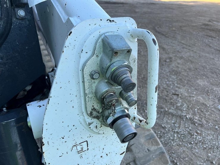 2022-bobcat-t740-image-12