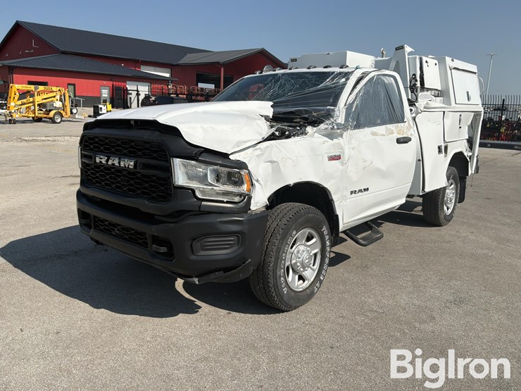 2022-dodge-3500-image-1