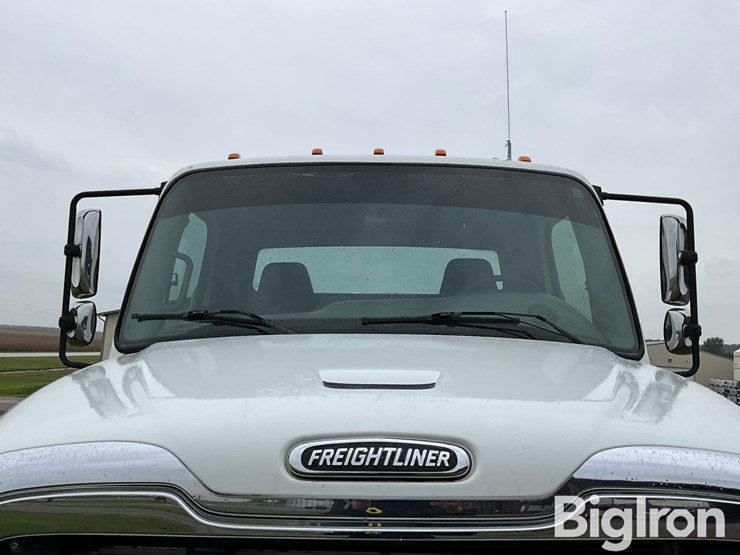 2010-freightliner-business-class-m2-112-image-12