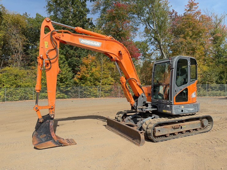 2019-doosan-dx85r-3-image-1